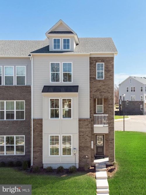 10150 Queens Way, MANASSAS, VA, 20110-2831 | Card Image