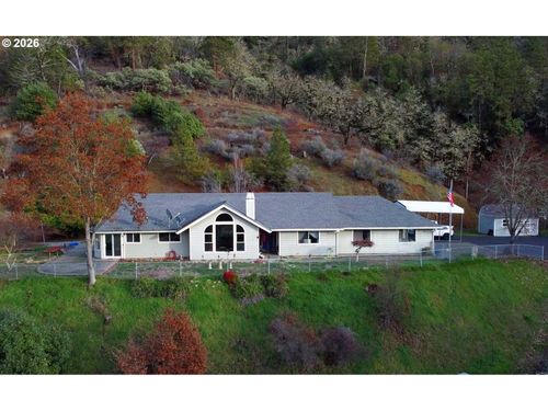 1040 Wards Creek Rd, Rogue River, OR, 97537-4538 | Card Image