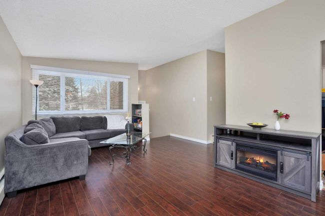 4432 37 Street, Home with 5 bedrooms, 2 bathrooms and 4 parking in Red Deer AB | Image 10