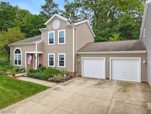8569 Ravenswood Ln, Macedonia, OH, 44056-1743 | Card Image