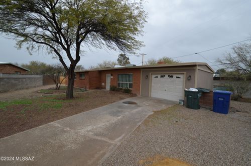 3957 E Hampton Place, Tucson, AZ, 85712 | Card Image