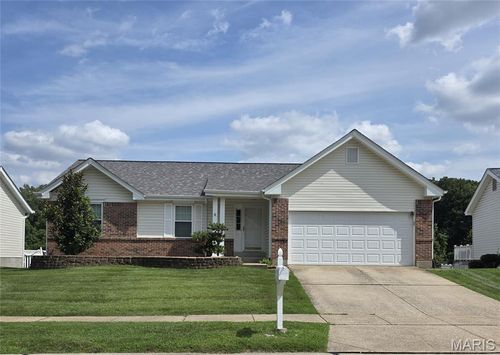 638 Oak Springs Trail Dr, Ballwin, MO, 63021-7785 | Card Image