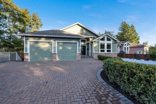 2168 Ferndale Rd, Saanich, BC, V8Z2Z1 | Card Image