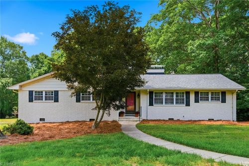1019 Oakcrest Dr, Reidsville, NC, 27320-5426 | Card Image