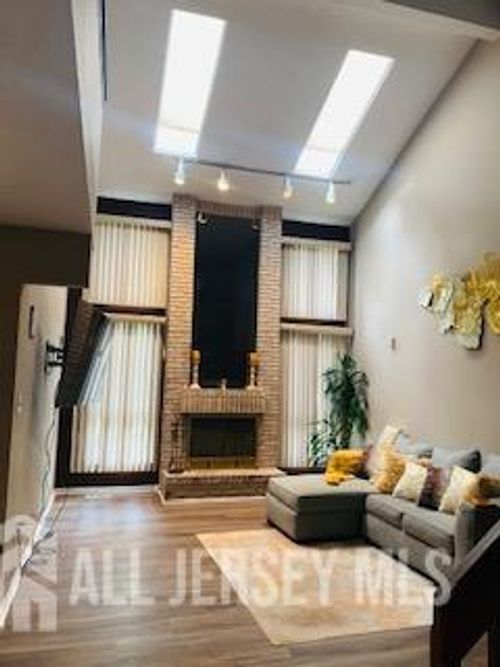 174 Nathan Dr, North Brunswick, NJ, 08902-1233 | Card Image