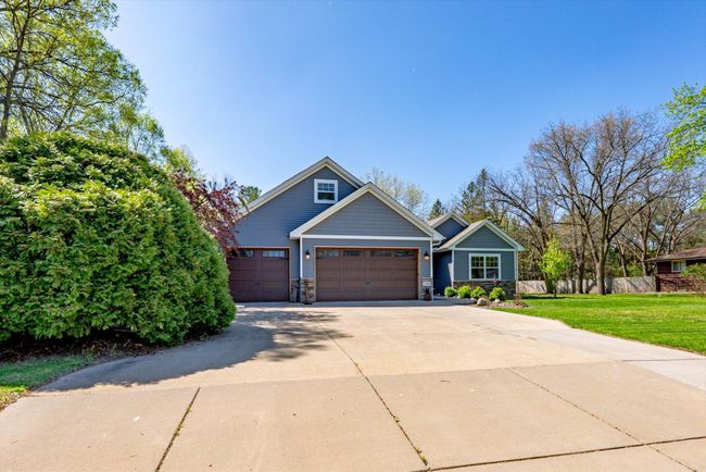 Gorgeous Curb Appeal.jpg | Image 32