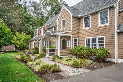 11 Chelsea Ln, West Hartford, CT, 06119-1010 | Card Image