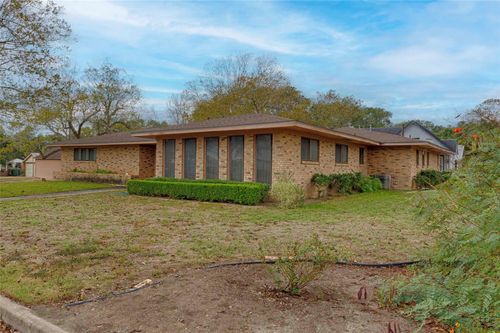 701 Herder Ave, Schulenburg, TX, 78956-1631 | Card Image