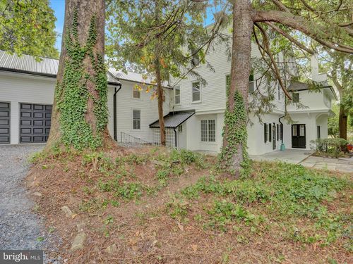 1 Wyomissing Hills Blvd, READING, PA, 19609-1731 | Card Image