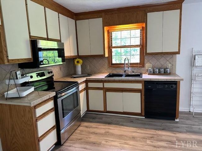 202 Rustwood Ct, Townhouse with 3 bedrooms, 2 bathrooms and null parking in Rustburg VA | Image 6