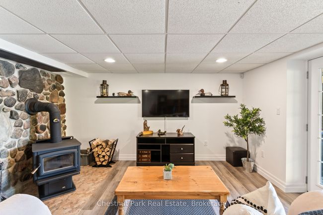 293 W Diamond Lake Rd, House other with 3 bedrooms, 2 bathrooms and 4 parking in Highland Grove ON | Image 45