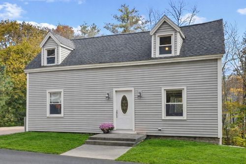 322 Central St, Hudson, MA, 01749-1304 | Card Image
