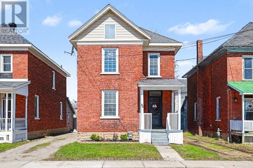 88 Russell Street E, Smiths Falls, ON, K7A1G7 | Card Image