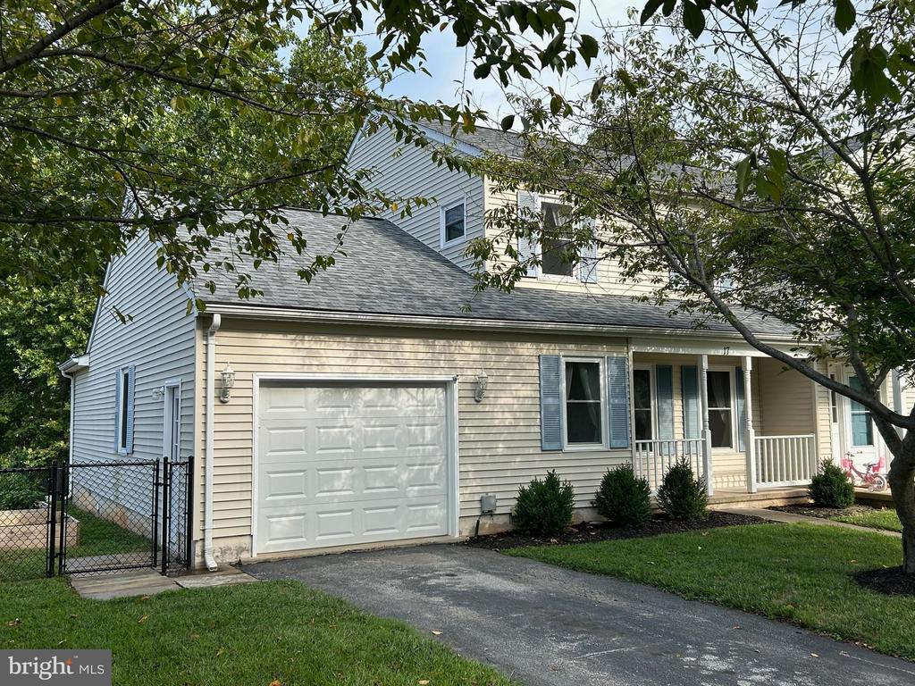 Beekman Pl, Charles Town, WV 25414