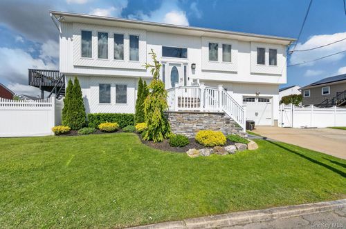 2862 Island Channel Rd, Seaford, NY, 11783-3327 | Card Image