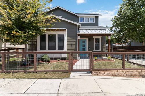 631 Burleson, San Antonio, TX, 78202-1811 | Card Image