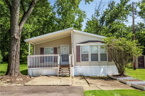 6226 Sue Lynn Drive, Ravenna, OH, 44266 | Card Image