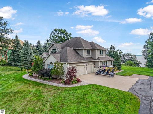 9546 Eastridge Dr, Traverse City, MI, 49686-9297 | Card Image
