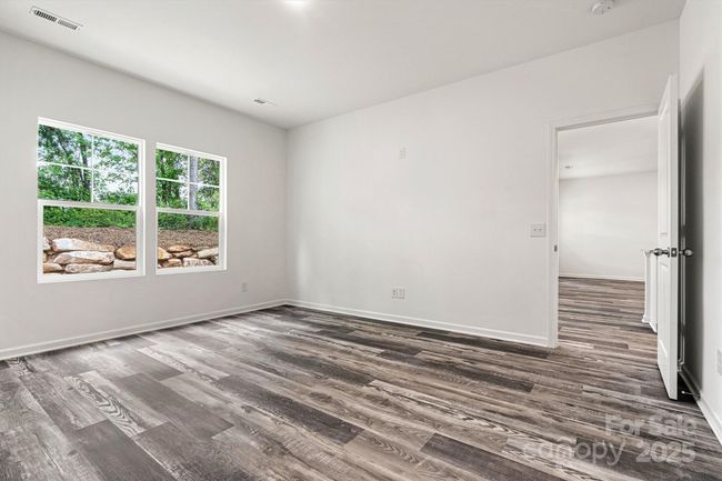 Primary | Image 32