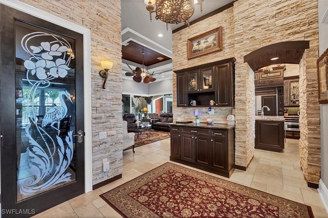 Butler Pantry/Bar | Image 16