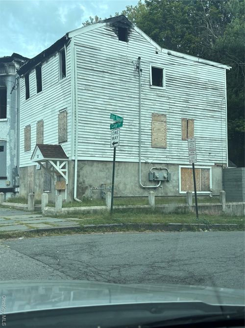 22 City Ter, Newburgh, NY, 12550-4822 | Card Image