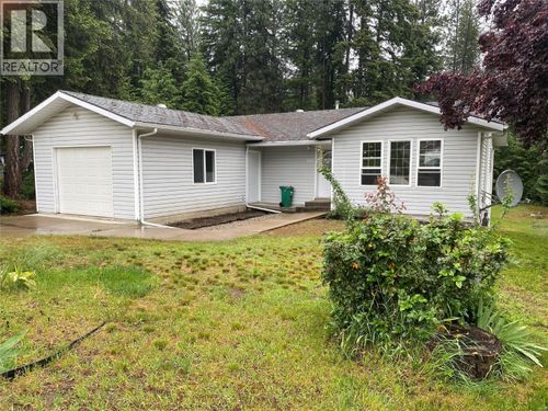 945 Pine Cres, Genelle, BC, V0G1G0 | Card Image