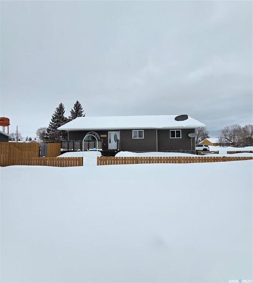 401 6th Avenue W, Nipawin, SK, S0E1E0 | Card Image