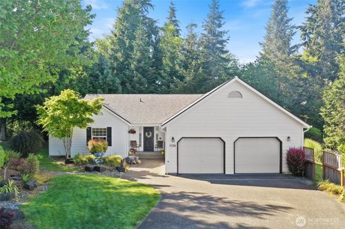 1126 Hill Ct, Cosmopolis, WA, 98537-3812 | Card Image