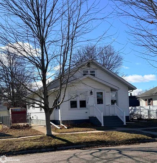 2004 Avenue G, Fort Madison, IA, 52627-4138 | Card Image