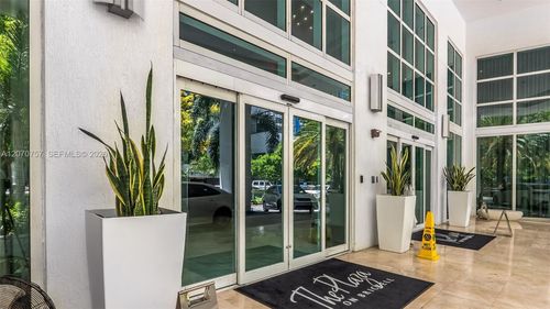 3801-951 Brickell Ave, Miami, FL, 33131-3930 | Card Image