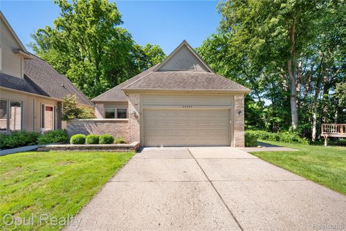 24585 Edgewood Dr, Novi, MI, 48374-2942 | Card Image