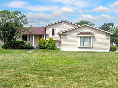 3189 Meanderwood Dr, Canfield, OH, 44406-9634 | Card Image