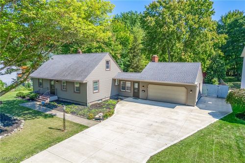 137 Armour Rd, Avon Lake, OH, 44012-1736 | Card Image