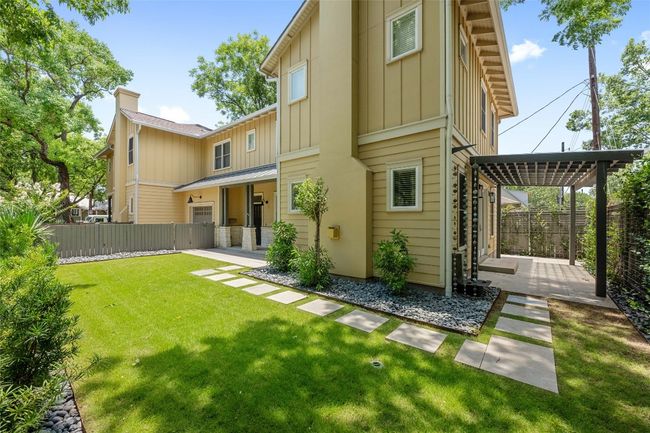 B - 1403 W 12 Th St, Condo with 3 bedrooms, 3 bathrooms and 2 parking in Austin TX | Image 4
