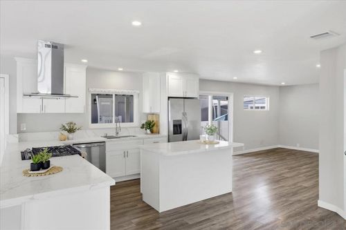 7023 San Bartolo St, Carlsbad, CA, 92011-4604 | Card Image
