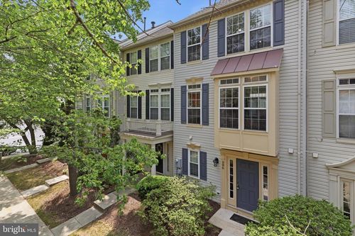 986 Harrison Cir, ALEXANDRIA, VA, 22304-7311 | Card Image