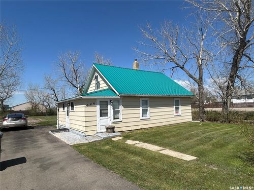 326 Taylor St, Bienfait, SK, S0C0M0 | Card Image