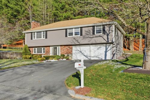 55 Ledgewood Rd, Framingham, MA, 01701-3666 | Card Image