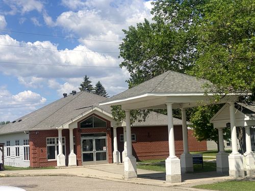 2800 2nd Ave N, Moorhead, MN, 56560-2511 | Card Image