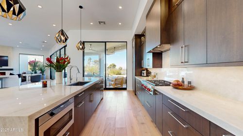5724 N Echo Canyon Dr, Phoenix, AZ, 85018-1254 | Card Image