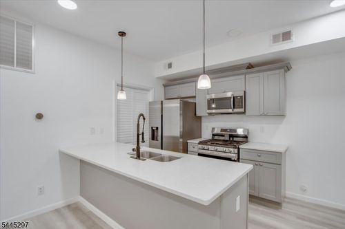 1-500 S 18th St, Newark, NJ, 07103-1208 | Card Image