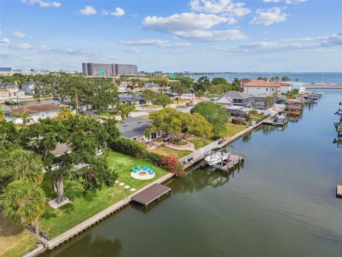 3922 Fontainebleau Dr, TAMPA, FL, 33634-7421 | Card Image