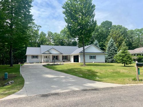 131 Indian Oaks Trl, Prudenville, MI, 48651-8421 | Card Image