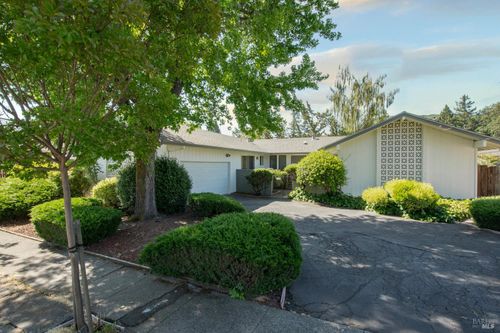 2232 Gainsborough Ave, Santa Rosa, CA, 95405-8646 | Card Image