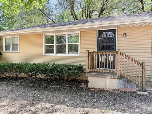1701 N Kiger Rd, Independence, MO, 64050-2119 | Card Image