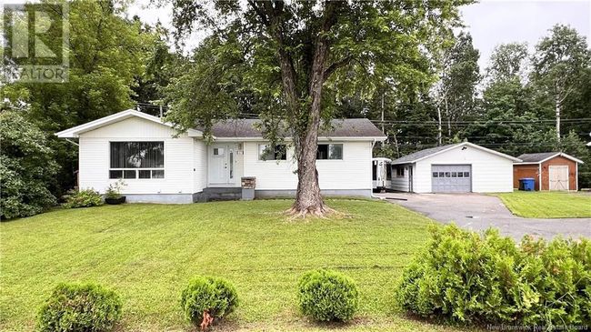 1235 Vanier Blvd, House other with 5 bedrooms, 2 bathrooms and null parking in Bathurst NB | Image 8