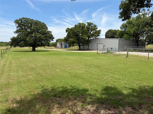533 Redbird Ln, Bowie, TX, 76230-2135 | Card Image