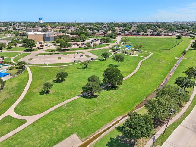 Rec Center and walking trails! So close. | Image 38