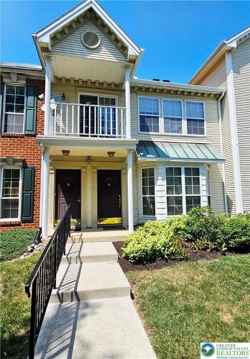 1990 Mattis St, Hellertown, PA, 18055-2811 | Card Image