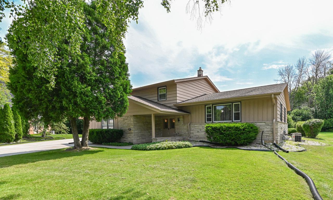 Fairway Cir, Milwaukee, WI 53217